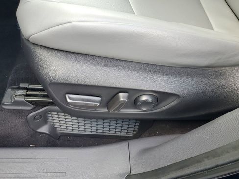 Used 2022 Toyota Sienna XLE image 27