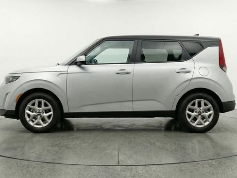 Used 2025 Kia Soul LX w/ LX Technology Package FWD image 5