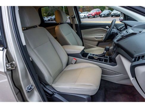 Used 2017 Ford Escape SE image 16