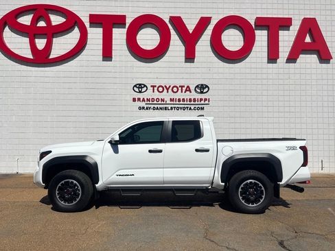 Used 2024 Toyota Tacoma TRD Off-Road image 2