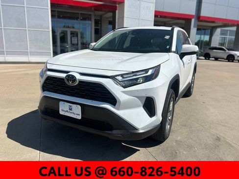 Used 2025 Toyota RAV4 XLE AWD/4WD image 2