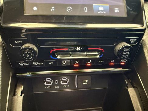 Used 2023 Jeep Grand Cherokee L Laredo image 34