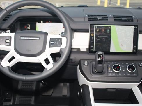 Used 2025 Land Rover Defender 110 S image 4