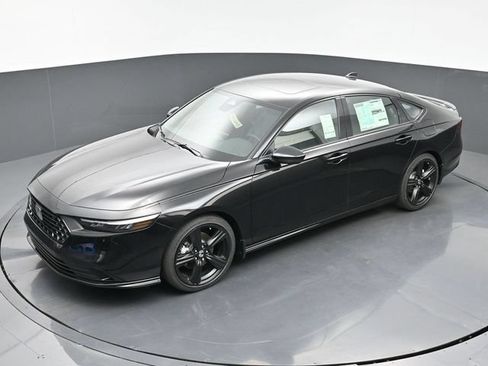 Used 2025 Honda Accord Sport image 29