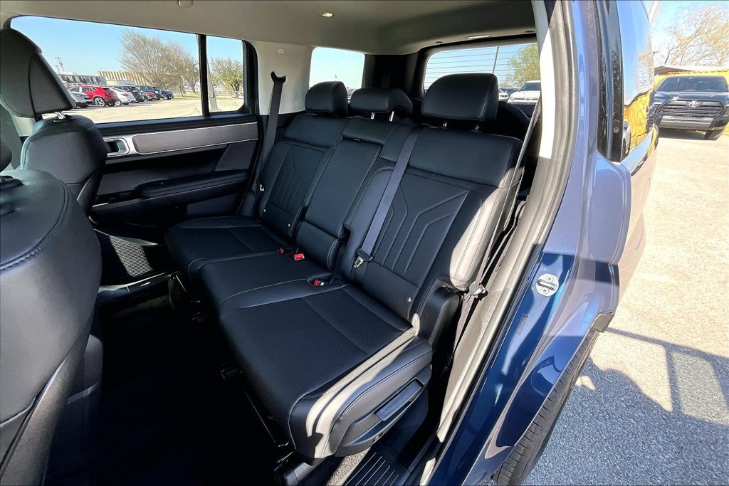 Used 2025 Hyundai Santa Fe SEL FWD image 33