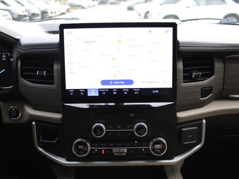 Used 2022 Ford Expedition Limited image 17