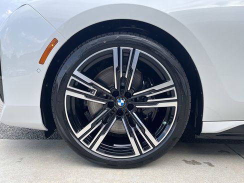 Used 2025 BMW i7 xDrive60 image 13