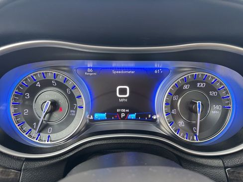 Used 2018 Chrysler 300 Limited w/ Light Group image 15