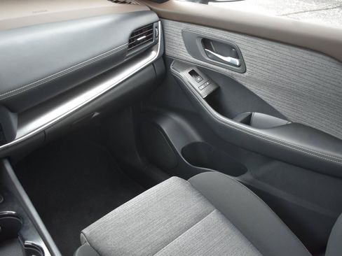 Used 2023 Nissan Rogue SV AWD/4WD image 19