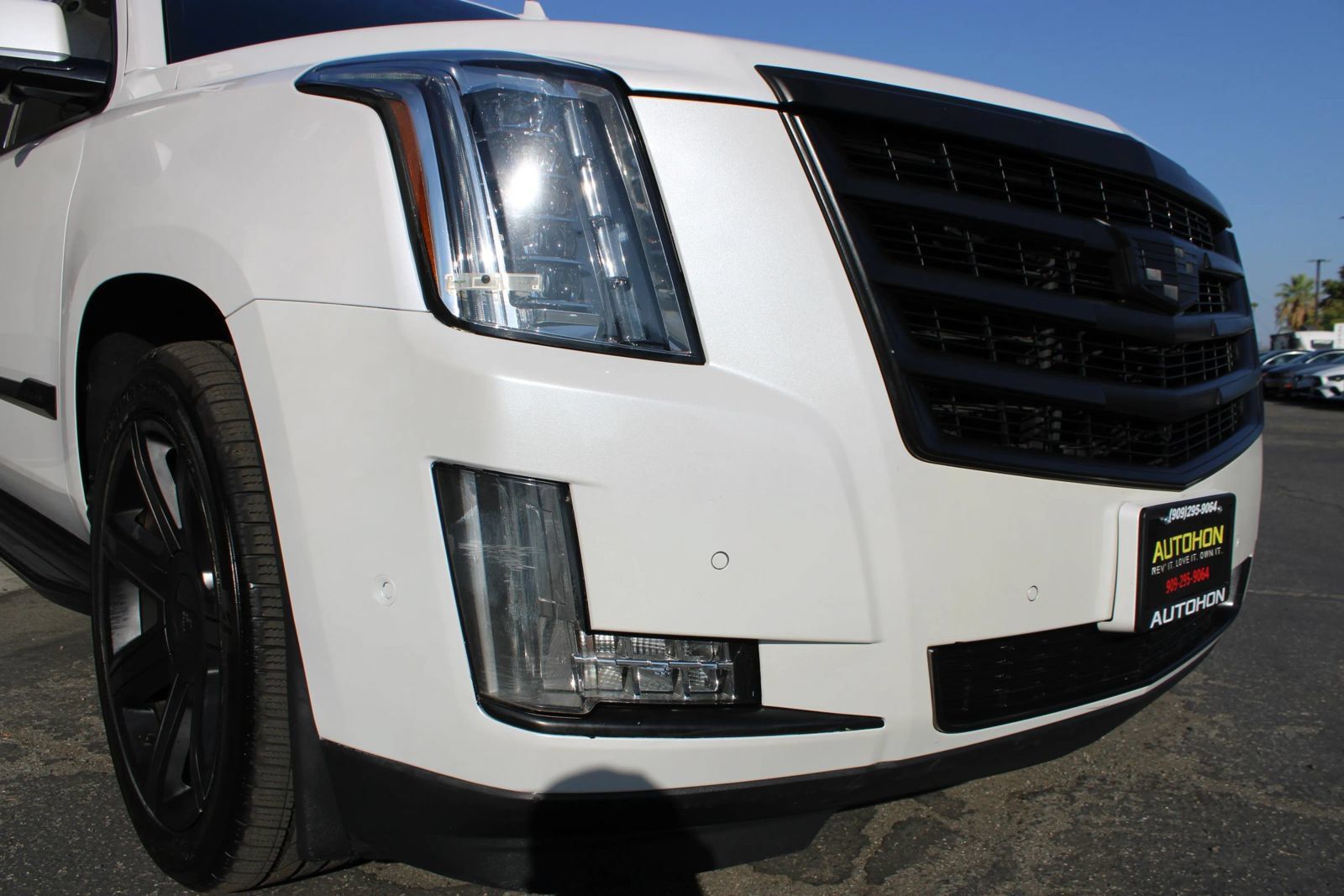 Used 2018 Cadillac Escalade ESV Luxury AWD/4WD image 5