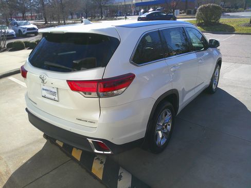 Used 2019 Toyota Highlander Limited image 12