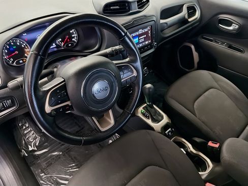 Used 2017 Jeep Renegade Latitude image 7