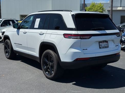 Used 2025 Jeep Grand Cherokee Limited w/ Black Appearance Package image 7