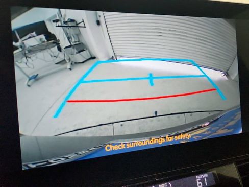 Used 2026 Toyota Sienna XLE FWD image 21