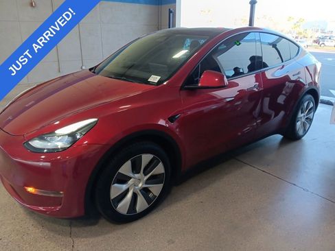 Used 2024 Tesla Model Y Long Range image 1