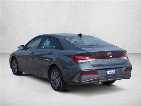Used 2024 Hyundai Elantra SEL FWD image 8