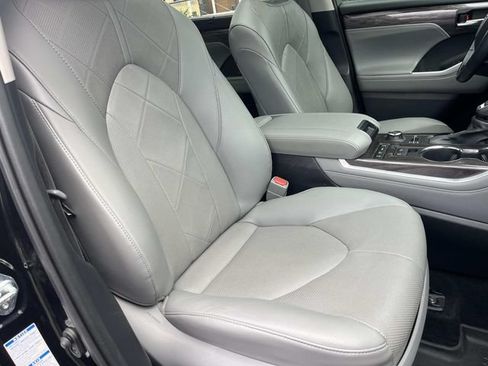 Used 2022 Toyota Highlander Platinum AWD/4WD image 30