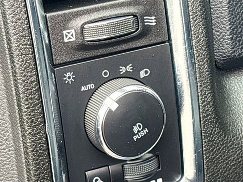 Used 2018 RAM 1500 Laramie w/ Convenience Group image 10