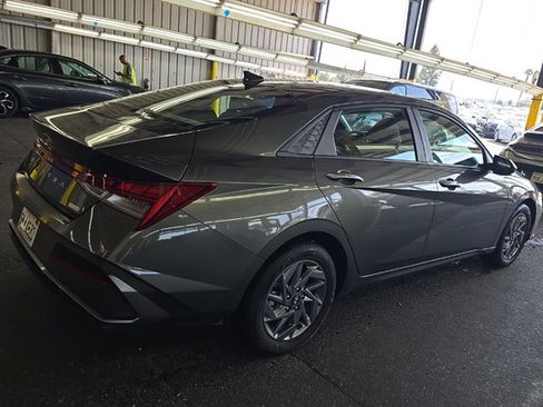 Used 2024 Hyundai Elantra Blue FWD image 3