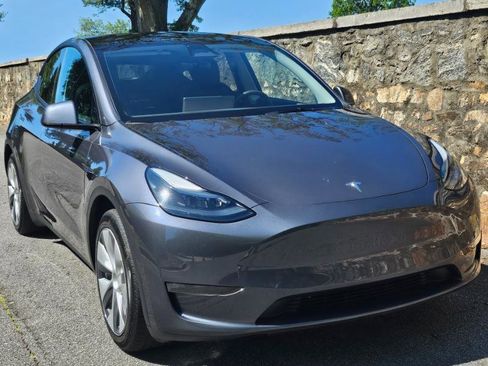 Used 2023 Tesla Model Y Long Range AWD/4WD image 12