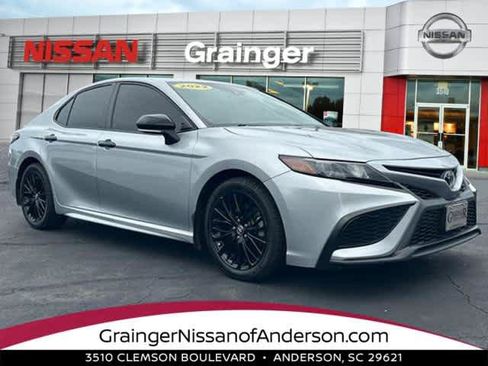 Used 2022 Toyota Camry SE w/ Carpet Mat Package (TMS) AWD/4WD image 1