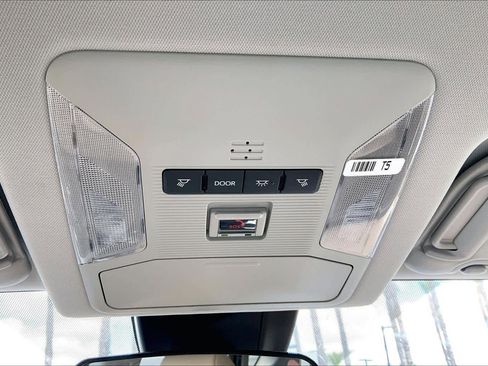 Certified 2025 Toyota RAV4 XLE FWD image 31
