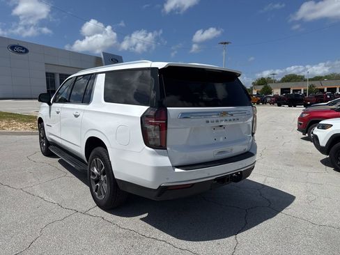 Used 2023 Chevrolet Suburban LT w/ Luxury Package image 3