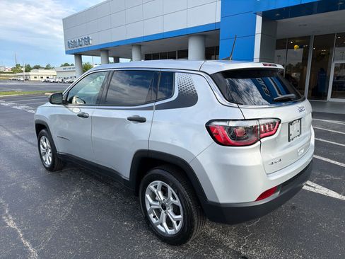 Used 2025 Jeep Compass Sport w/ Mopar Graphics Package AWD/4WD image 3