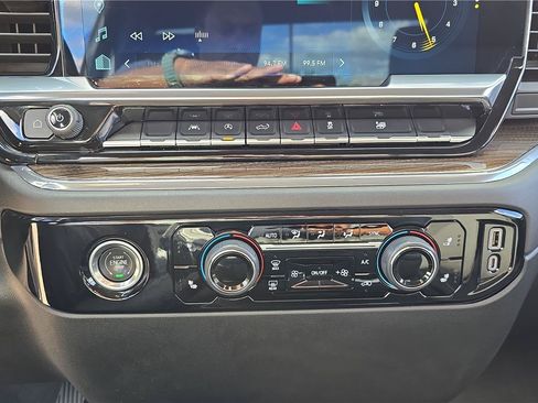 Used 2023 Chevrolet Silverado 1500 LT AWD/4WD image 22
