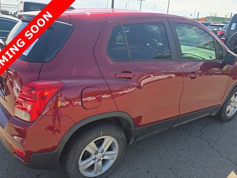 Used 2021 Chevrolet Trax LS w/ Tint and Cruise Package FWD image 3
