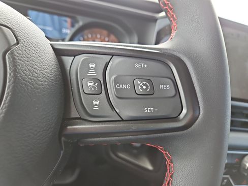 Used 2024 Jeep Gladiator Rubicon AWD/4WD image 25