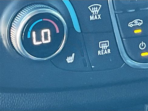 Used 2023 Chevrolet Traverse LT image 20