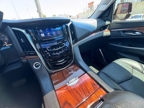 Used 2015 Cadillac Escalade Premium RWD image 27