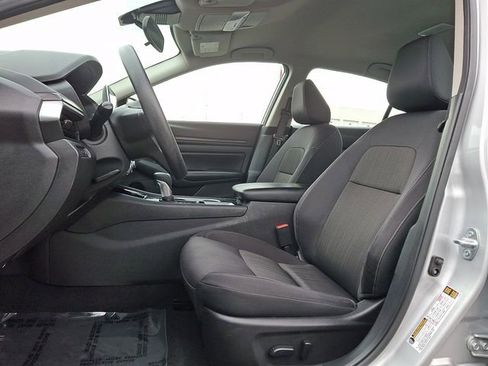 Used 2024 Nissan Altima 2.5 SV image 13