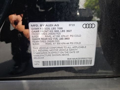 Used 2024 Audi Q8 e-tron Premium image 11