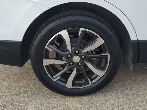 Used 2023 Chevrolet Equinox Premier image 3