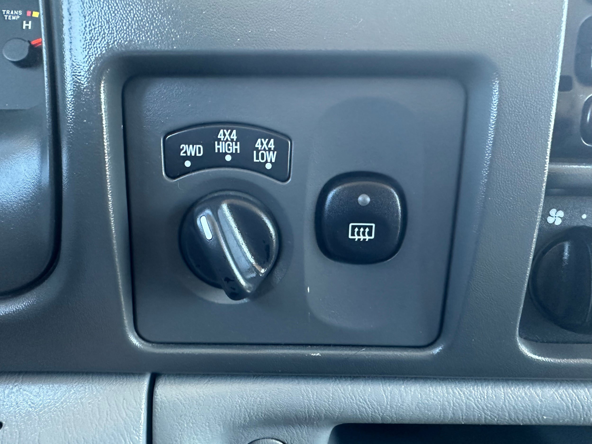 Used 2004 Ford Excursion XLT AWD/4WD image 16