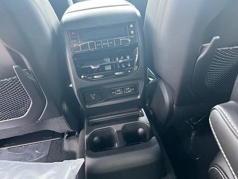 New 2025 Jeep Grand Cherokee L Altitude image 14