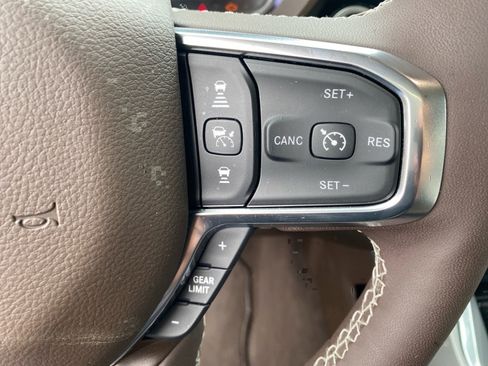 Used 2025 RAM 1500 Laramie AWD/4WD image 17