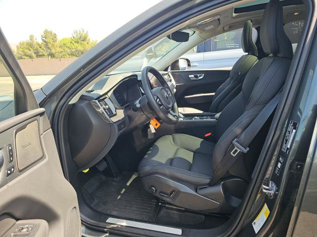Used 2026 Volvo XC60 B5 Plus AWD/4WD image 4