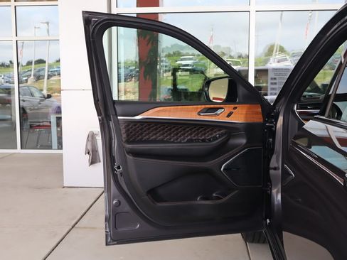 Used 2024 Jeep Grand Cherokee Summit AWD/4WD image 14