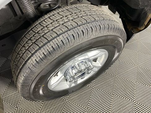 Used 2017 Ford F250 XLT w/ XLT Value Package AWD/4WD image 11