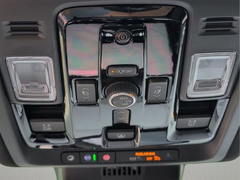 New 2026 GMC Yukon Denali w/ Sun & Power Step Package AWD/4WD image 28