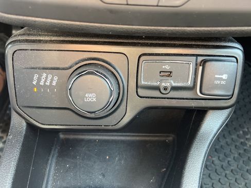 Used 2022 Jeep Renegade Latitude w/ Convenience Group AWD/4WD image 16
