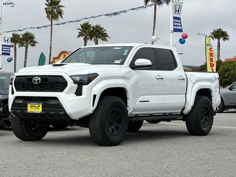 Used 2024 Toyota Tacoma TRD Sport AWD/4WD image 7