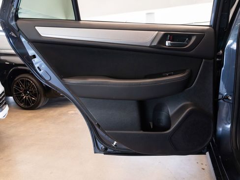 Used 2017 Subaru Outback 2.5i Premium image 19