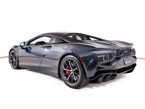 Used 2025 McLaren Artura RWD image 3