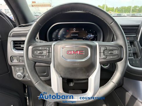 Used 2023 GMC Yukon XL SLT AWD/4WD image 12