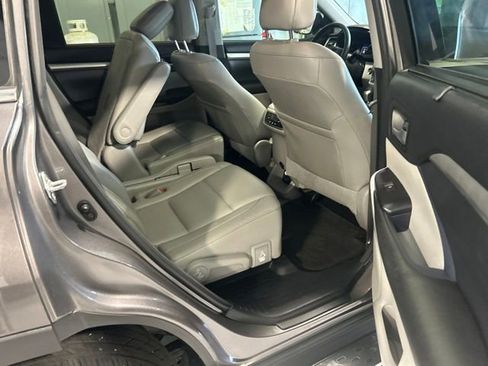 Used 2016 Toyota Highlander XLE FWD image 22