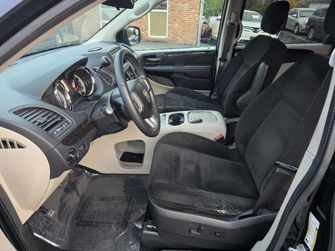 Used 2016 Dodge Grand Caravan SXT w/ Rear Park Assist Package image 14